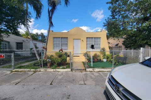 Immobilier commercial à vendre à Miami, Floride: 172.98 m2 № 1316135 - photo 1