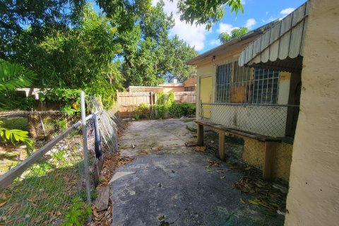 Propiedad comercial en venta en Miami, Florida, 172.98 m2 № 1316135 - foto 14