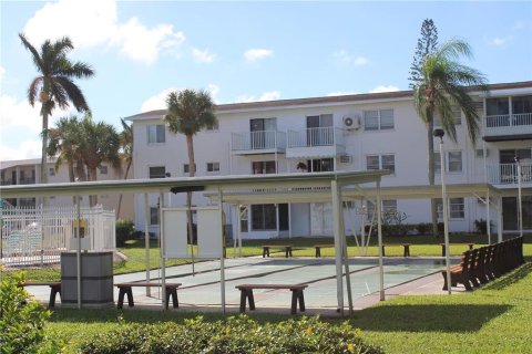 Condo in Bradenton, Florida, 1 bedroom  № 1376376 - photo 20