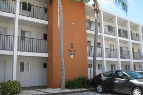 Condo in Bradenton, Florida, 1 bedroom  № 1376376 - photo 1