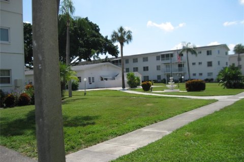 Condo in Bradenton, Florida, 1 bedroom  № 1376376 - photo 8