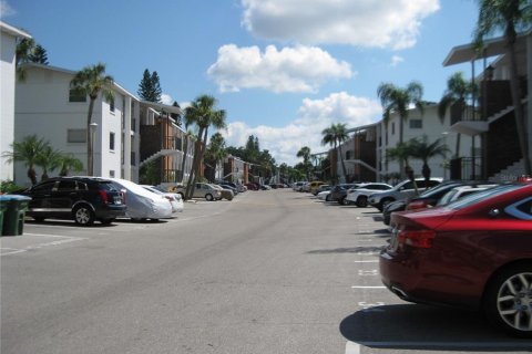 Condo in Bradenton, Florida, 1 bedroom  № 1376376 - photo 15