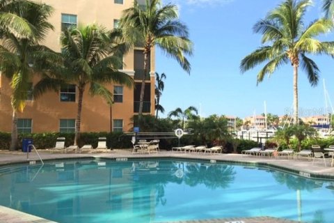 Condominio en alquiler en Punta Gorda, Florida, 2 dormitorios, 82.68 m2 № 230876 - foto 4