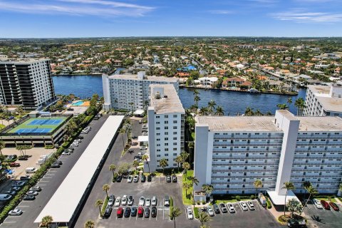 Condo in Highland Beach, Florida, 2 bedrooms  № 1116829 - photo 1