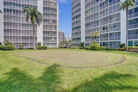 Condo in Highland Beach, Florida, 2 bedrooms  № 1116829 - photo 25