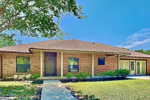 Villa ou maison à louer à Jacksonville, Floride: 3 chambres, 172.61 m2 № 801025 - photo 1