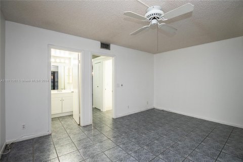 Condominio en venta en Pembroke Pines, Florida, 1 dormitorio, 75.34 m2 № 1391985 - foto 15