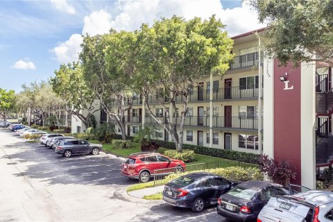 Condominio en venta en Pembroke Pines, Florida, 1 dormitorio, 75.34 m2 № 1391985 - foto 21