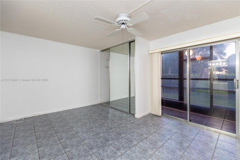 Condominio en venta en Pembroke Pines, Florida, 1 dormitorio, 75.34 m2 № 1391985 - foto 16