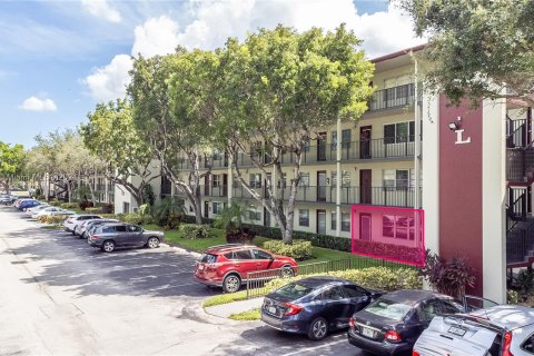 Condominio en venta en Pembroke Pines, Florida, 1 dormitorio, 75.34 m2 № 1391985 - foto 1