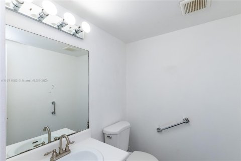 Condominio en venta en Pembroke Pines, Florida, 1 dormitorio, 75.34 m2 № 1391985 - foto 12