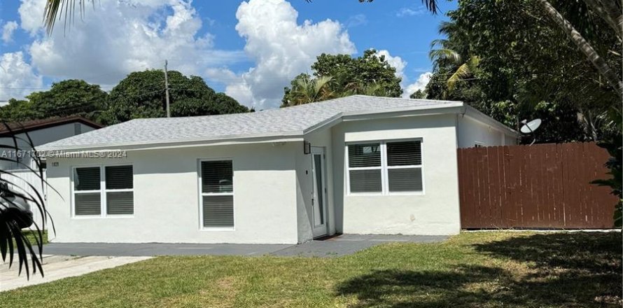 House in North Miami Beach, Florida 3 bedrooms, 126.35 sq.m. № 1391931