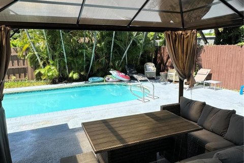 Casa en venta en North Miami Beach, Florida, 3 dormitorios, 126.35 m2 № 1391931 - foto 25