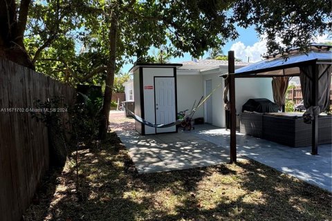 House in North Miami Beach, Florida 3 bedrooms, 126.35 sq.m. № 1391931 - photo 21