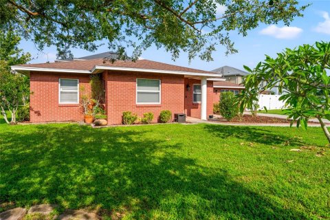 House in Tampa, Florida 3 bedrooms, 130.71 sq.m. № 1337592 - photo 4