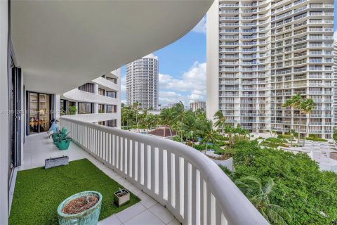 Condo in Aventura, Florida, 2 bedrooms  № 1415595 - photo 14