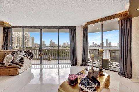 Condo in Aventura, Florida, 2 bedrooms  № 1415595 - photo 7