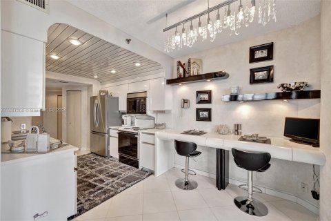 Condo in Aventura, Florida, 2 bedrooms  № 1415595 - photo 23