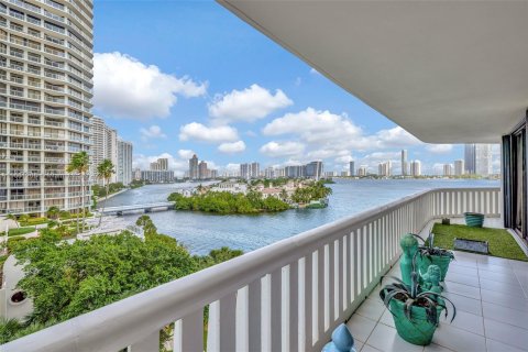 Condo in Aventura, Florida, 2 bedrooms  № 1415595 - photo 13