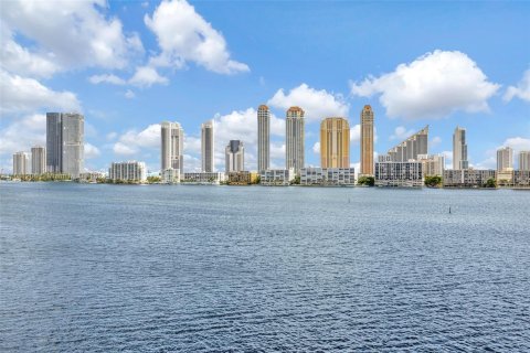 Condo in Aventura, Florida, 2 bedrooms  № 1415595 - photo 19