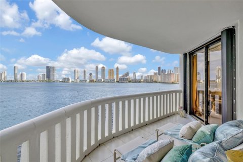 Condo in Aventura, Florida, 2 bedrooms  № 1415595 - photo 16