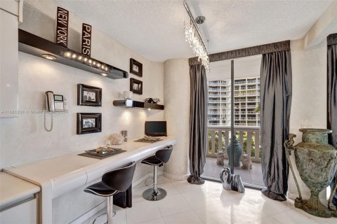 Condo in Aventura, Florida, 2 bedrooms  № 1415595 - photo 24