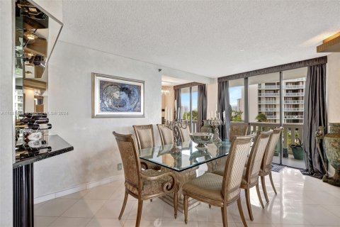 Condo in Aventura, Florida, 2 bedrooms  № 1415595 - photo 8