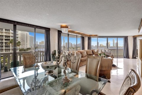 Condo in Aventura, Florida, 2 bedrooms  № 1415595 - photo 10