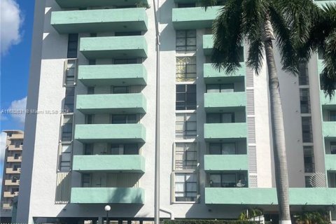 Condominio en venta en Hialeah, Florida, 1 dormitorio, 66.15 m2 № 1415590 - foto 1