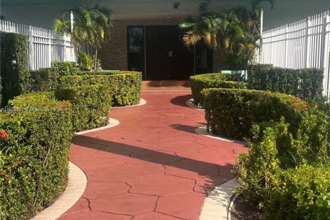 Condominio en venta en Hialeah, Florida, 1 dormitorio, 66.15 m2 № 1415590 - foto 10