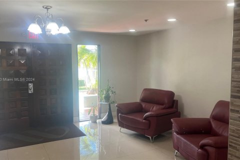 Condominio en venta en Hialeah, Florida, 1 dormitorio, 66.15 m2 № 1415590 - foto 9