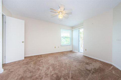 Condo in New Port Richey, Florida, 2 bedrooms  № 1353699 - photo 23