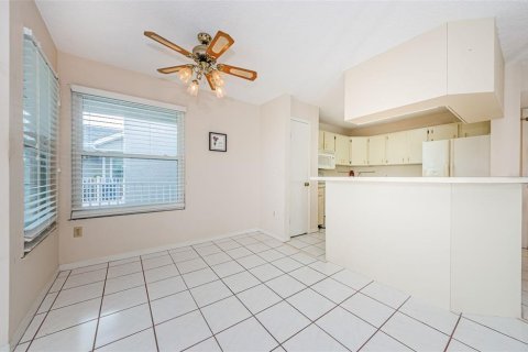 Condo in New Port Richey, Florida, 2 bedrooms  № 1353699 - photo 11