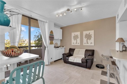 Condo in Aventura, Florida, 2 bedrooms  № 1291532 - photo 11