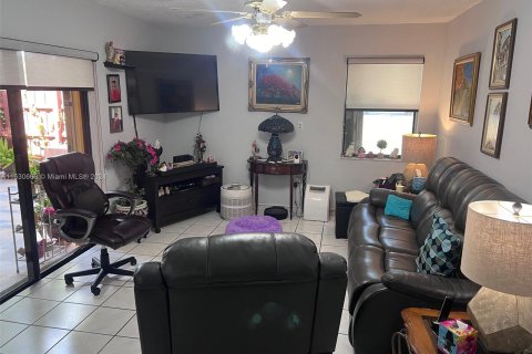 Condo in Miami, Florida, 3 bedrooms  № 1291483 - photo 4