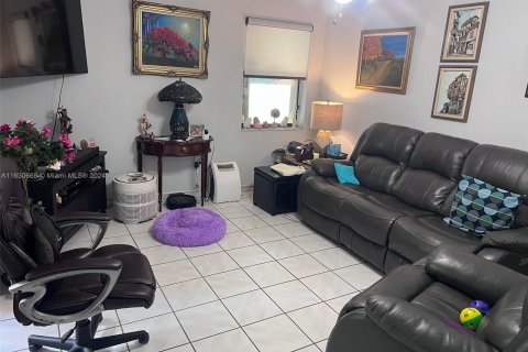 Condo in Miami, Florida, 3 bedrooms  № 1291483 - photo 7