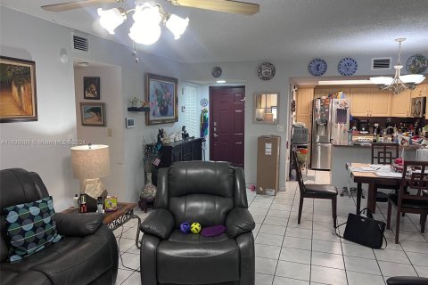 Condo in Miami, Florida, 3 bedrooms  № 1291483 - photo 6