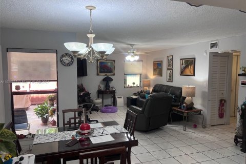 Condo in Miami, Florida, 3 bedrooms  № 1291483 - photo 5