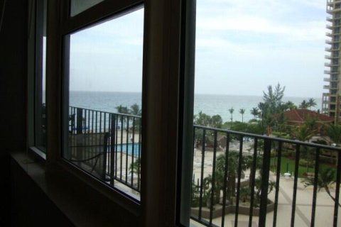 Copropriété à vendre à Hallandale Beach, Floride: 2 chambres, 115.94 m2 № 111192 - photo 9
