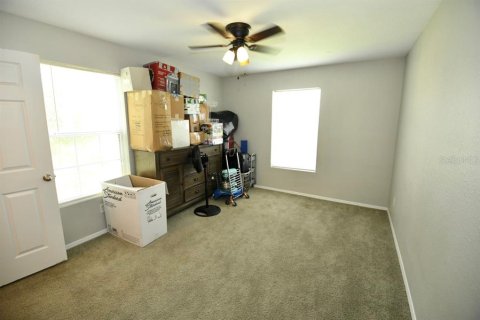 Condo in Zephyrhills, Florida, 2 bedrooms  № 1359809 - photo 18