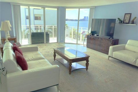 Condominio en venta en Sunny Isles Beach, Florida, 2 dormitorios, 101.26 m2 № 1175799 - foto 9
