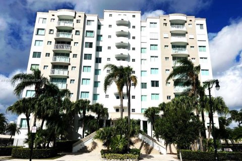 Condominio en venta en Sunny Isles Beach, Florida, 2 dormitorios, 101.26 m2 № 1175799 - foto 1