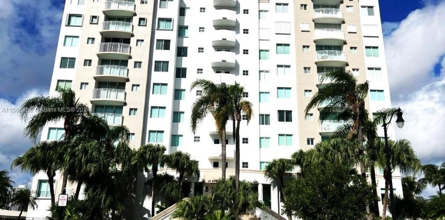 Condominio en Sunny Isles Beach, Florida, 2 dormitorios  № 1175799