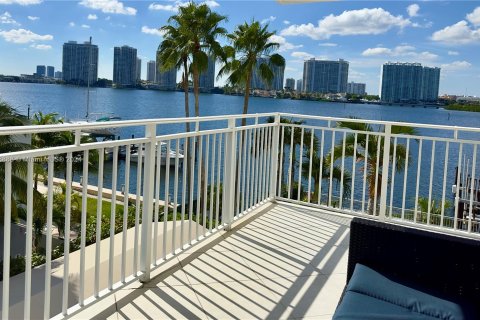 Condominio en venta en Sunny Isles Beach, Florida, 2 dormitorios, 101.26 m2 № 1175799 - foto 12