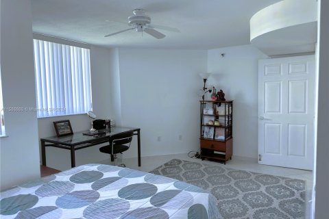Copropriété à vendre à Sunny Isles Beach, Floride: 2 chambres, 101.26 m2 № 1175799 - photo 25