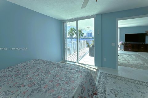 Condo in Sunny Isles Beach, Florida, 2 bedrooms  № 1175799 - photo 20
