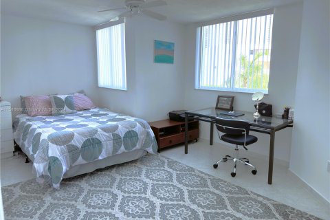 Copropriété à vendre à Sunny Isles Beach, Floride: 2 chambres, 101.26 m2 № 1175799 - photo 24
