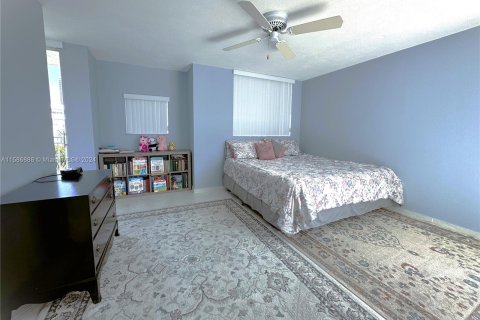 Condominio en venta en Sunny Isles Beach, Florida, 2 dormitorios, 101.26 m2 № 1175799 - foto 19