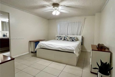 Condominio en venta en North Lauderdale, Florida, 2 dormitorios, 125.42 m2 № 1077669 - foto 12