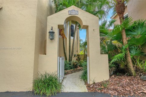 Villa ou maison à vendre à Plantation, Floride: 3 chambres, 203.18 m2 № 1077713 - photo 4